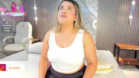 Snapshot of julietha_taylor chatting on June 19, 2:05 am Julietha online show from June 19, 2:05 am
