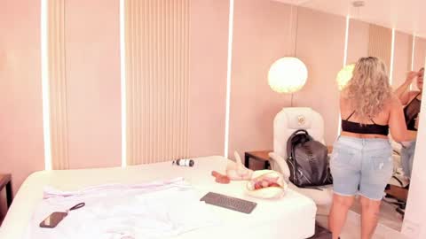 Snapshot of julietha_taylor chatting on July 16, 2:17 am Julietha online show from July 16, 2:17 am