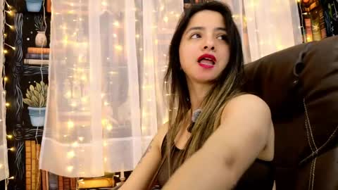 Snapshot of julietta__jackson chatting on May 8, 1:33 am Julietta Jackson online show from May 8, 1:33 am