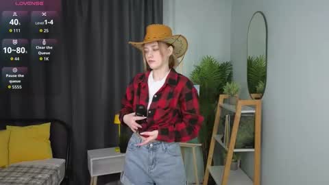 Mia online show from October 27, 3:10 am