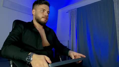 JULiUS   online show from February 12, 8:29 pm