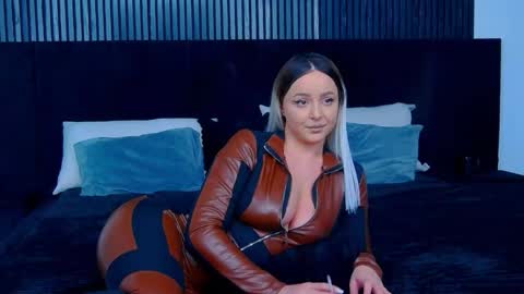 Julia online show from November 20, 4:51 pm