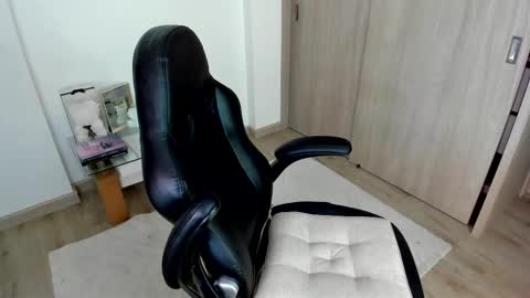 Snapshot of july_correa chatting on October 3, 11:35 pm july_correa online show from October 3, 11:35 pm