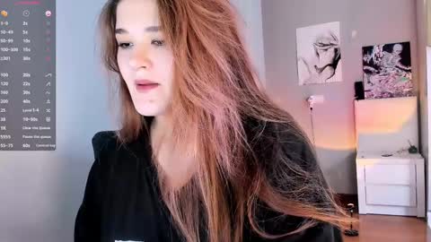 Julie online show from December 3, 12:06 pm