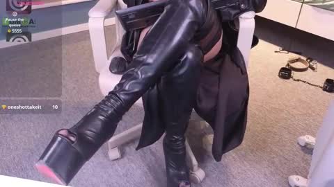 Snapshot of julya_parker chatting on February 19, 4:33 pm Julya Mistress online show from February 19, 4:33 pm