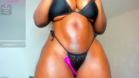 Snapshot of julyssa_sanders chatting on May 20, 11:38 am July online show from May 20, 11:38 am