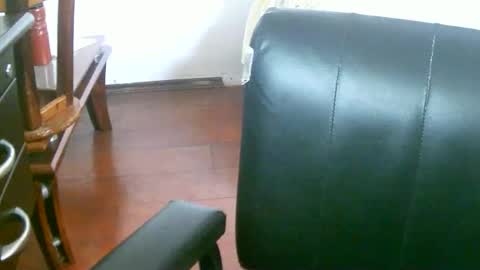 Snapshot of juneandmia chatting on May 24, 3:50 pm Mia online show from May 24, 3:50 pm