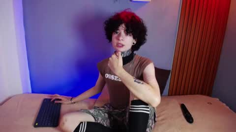 JuneBlake  online show from March 30, 2:18 pm