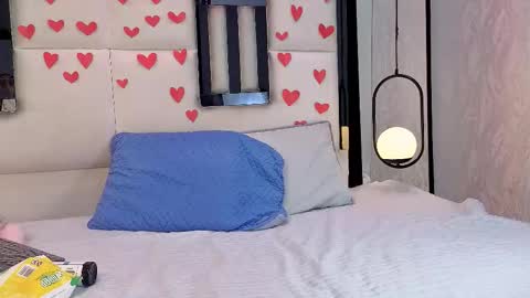 Snapshot of junecollins chatting on February 14, 9:33 pm junecollins online show from February 14, 9:33 pm