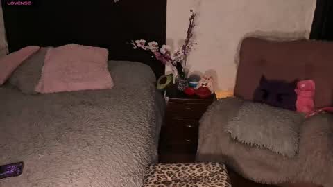 Snapshot of junee_ chatting on March 2, 7:43 am Maria online show from March 2, 7:43 am