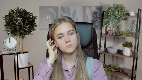 Snapshot of junewoods chatting on November 12, 7:42 am junewoods online show from November 12, 7:42 am