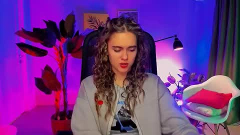 Snapshot of junewoods chatting on November 22, 10:25 am junewoods online show from November 22, 10:25 am