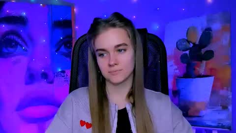 Snapshot of junewoods chatting on December 22, 6:21 am junewoods online show from December 22, 6:21 am