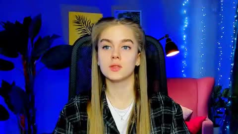 Snapshot of junewoods chatting on January 14, 8:31 am junewoods online show from January 14, 8:31 am