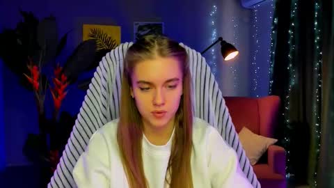 Snapshot of junewoods chatting on February 4, 7:14 am junewoods online show from February 4, 7:14 am