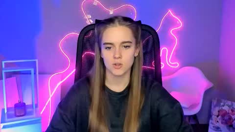 Snapshot of junewoods chatting on February 16, 2:02 pm junewoods online show from February 16, 2:02 pm