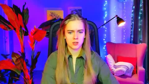 Snapshot of junewoods chatting on February 23, 9:17 am junewoods online show from February 23, 9:17 am