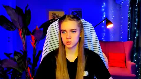 Snapshot of junewoods chatting on February 25, 7:40 am junewoods online show from February 25, 7:40 am