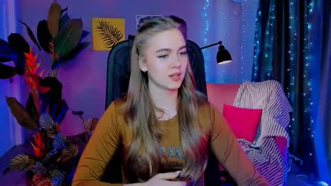 junewoods online show from March 14, 9:26 am