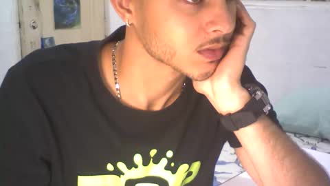 Snapshot of junior6661997martinezortiz chatting on February 22, 2:02 am junior6661997martinezortiz online show from February 22, 2:02 am