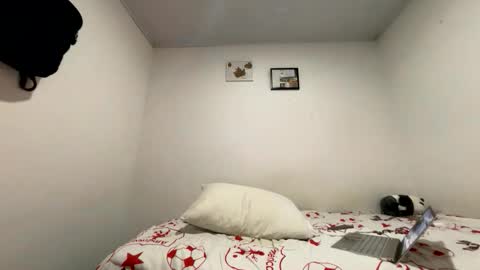 junior_osorio_2 online show from February 7, 3:43 am