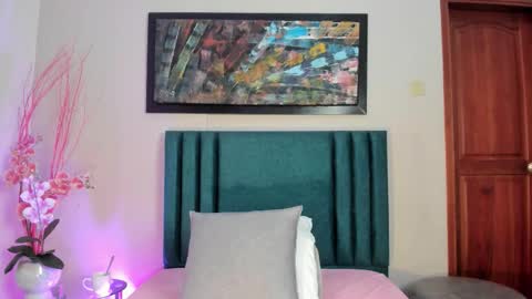 Jupiter Fox online show from December 18, 1:00 am