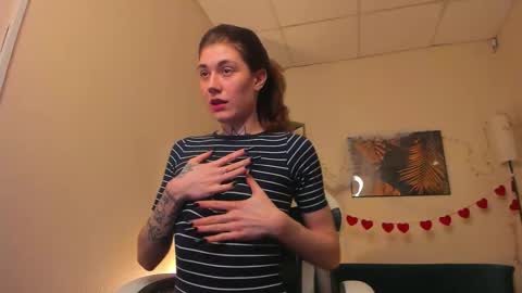 Snapshot of just_curly_ginger chatting on February 17, 9:32 pm Ginger Curly online show from February 17, 9:32 pm