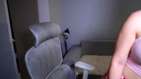 Snapshot of just_emmy chatting on November 16, 5:24 am just call me Emmy online show from November 16, 5:24 am