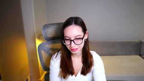 Snapshot of just_emmy chatting on November 24, 5:40 am just call me Emmy online show from November 24, 5:40 am