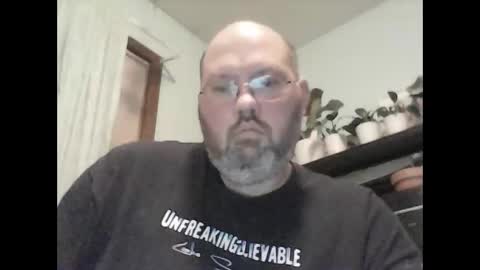 Snapshot of just_hangin_around chatting on December 1, 5:01 am just_hangin_around online show from December 1, 5:01 am