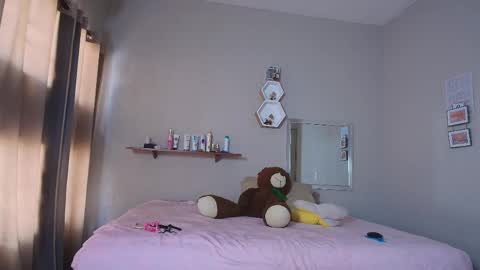 Snapshot of just_isa chatting on May 29, 8:29 pm Isa y Luci online show from May 29, 8:29 pm