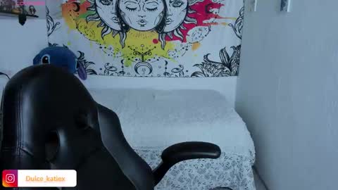 Snapshot of just_katiex chatting on December 13, 8:04 pm Sofia online show from December 13, 8:04 pm