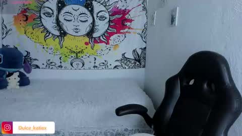 Snapshot of just_katiex chatting on December 16, 12:32 pm Sofia online show from December 16, 12:32 pm