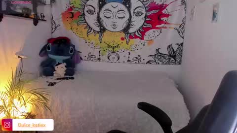 Snapshot of just_katiex chatting on January 8, 4:31 pm Sofia online show from January 8, 4:31 pm