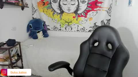 Snapshot of just_katiex chatting on February 13, 5:42 pm Sofia online show from February 13, 5:42 pm