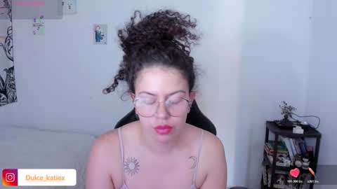 Snapshot of just_katiex chatting on February 17, 3:19 pm Sofia online show from February 17, 3:19 pm