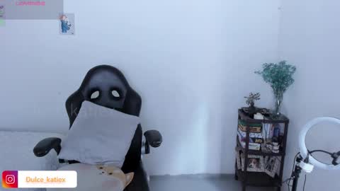Snapshot of just_katiex chatting on March 28, 12:38 pm Sofia online show from March 28, 12:38 pm