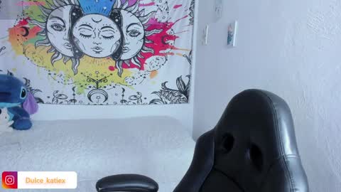 Snapshot of just_katiex chatting on April 4, 1:41 pm Sofia online show from April 4, 1:41 pm