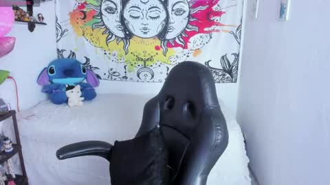 Snapshot of just_katiex chatting on April 13, 5:07 pm Sofia online show from April 13, 5:07 pm