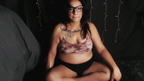 Layla online show from March 26, 8:20 am