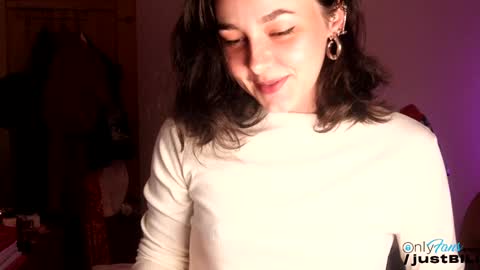 Snapshot of justbecauseiloveit chatting on December 18, 7:19 pm Billie B William online show from December 18, 7:19 pm