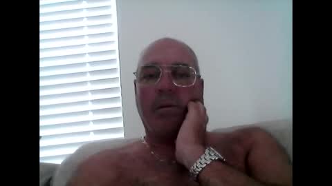 Snapshot of justcallmemarcus chatting on December 17, 6:36 pm justcallmemarcus online show from December 17, 6:36 pm