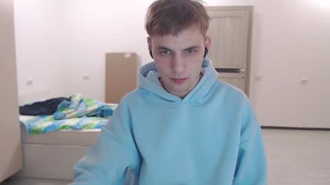 Snapshot of justin_hellboy chatting on December 22, 6:16 pm Justin online show from December 22, 6:16 pm