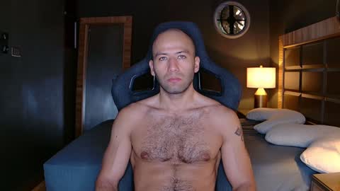 Snapshot of justin_hton chatting on February 4, 12:22 pm Justin online show from February 4, 12:22 pm