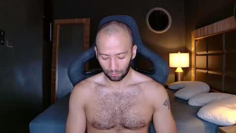 Snapshot of justin_hton chatting on February 19, 10:23 am Justin online show from February 19, 10:23 am