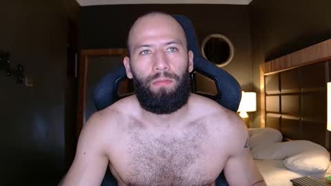 Snapshot of justin_hton chatting on November 8, 1:17 am Justin online show from November 8, 1:17 am