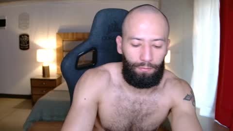 Snapshot of justin_hton chatting on November 28, 11:46 am Justin online show from November 28, 11:46 am