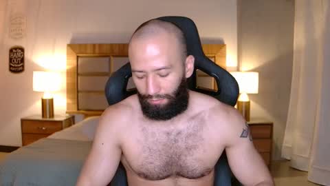 Snapshot of justin_hton chatting on November 29, 12:35 am Justin online show from November 29, 12:35 am