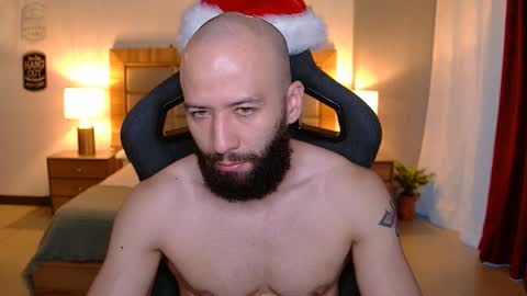 Snapshot of justin_hton chatting on December 22, 11:18 am Justin online show from December 22, 11:18 am