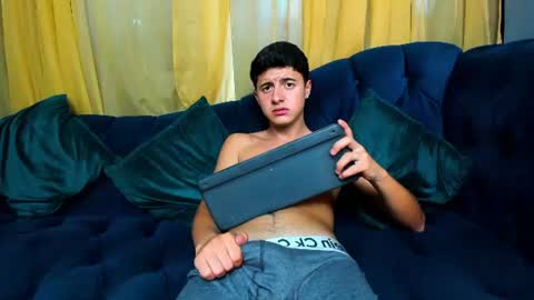 Snapshot of justin_ortiz chatting on June 11, 10:30 pm Justin Ortiz online show from June 11, 10:30 pm